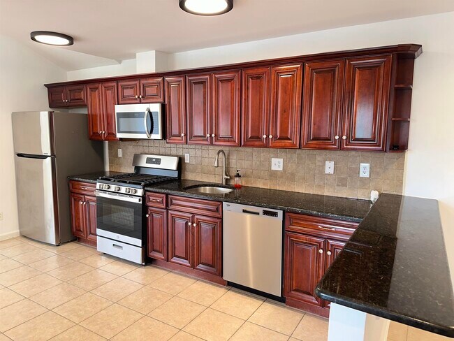 Building Photo - 2024 Grand Ave