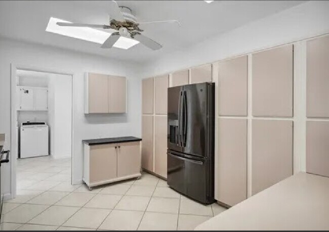 Building Photo - 1360 SW Albatross Way