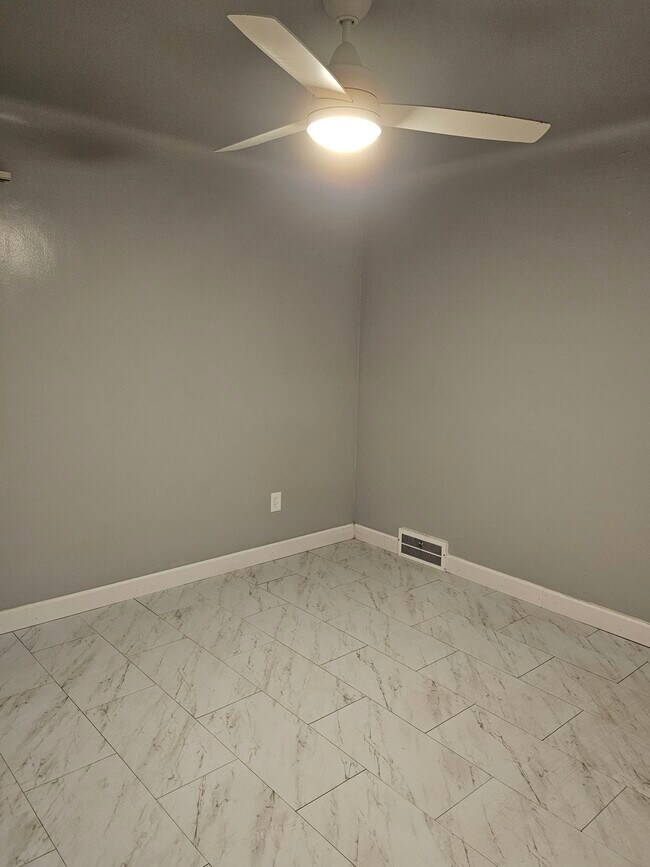 Building Photo - Fairmount