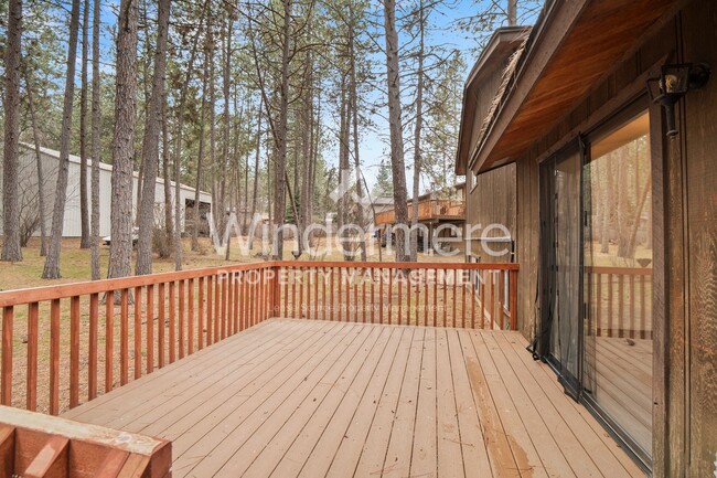 Building Photo - Country Living Multi Level in Ponderosa