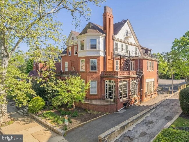 Building Photo - 1308 Delaware Ave