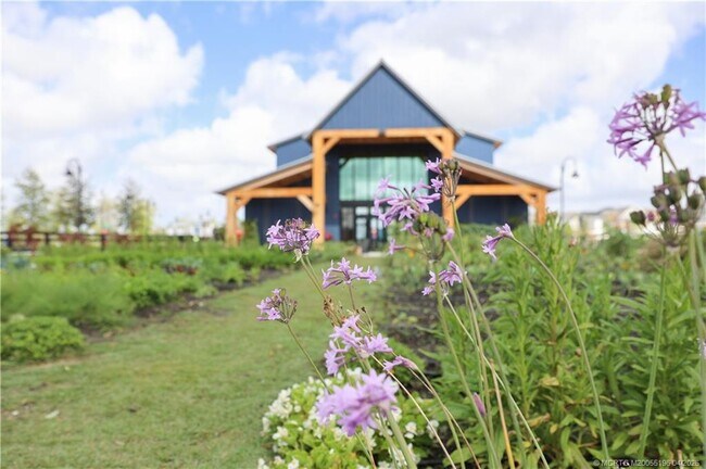 Building Photo - 950 SW Pr Ave