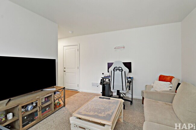 Building Photo - 6740 Linden Trl