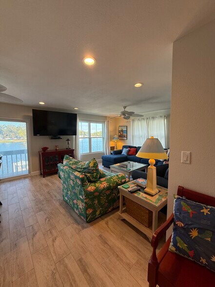 Building Photo - 30 SE Valare Ln