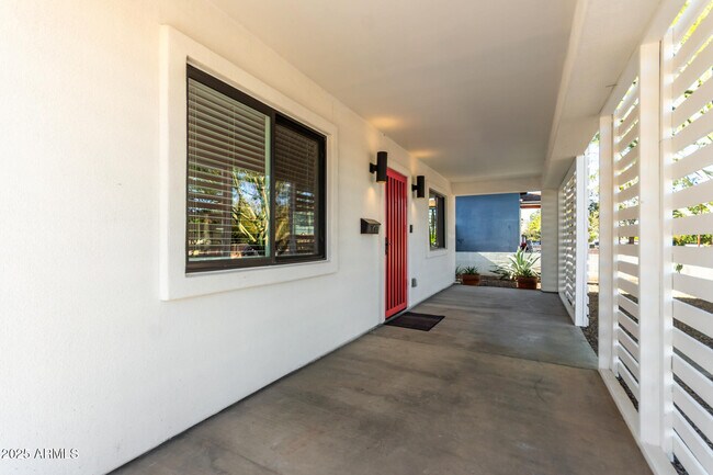 Building Photo - 1129 E McKinley St