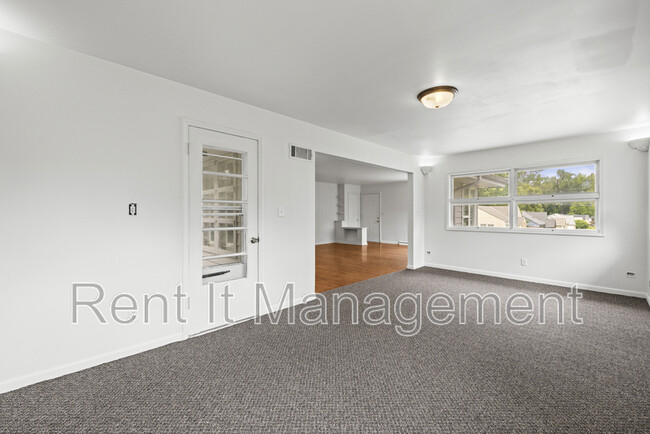 Building Photo - 3501 Redick Ave