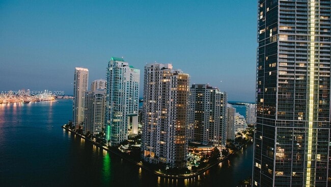 Building Photo - 200 Biscayne Blvd Way