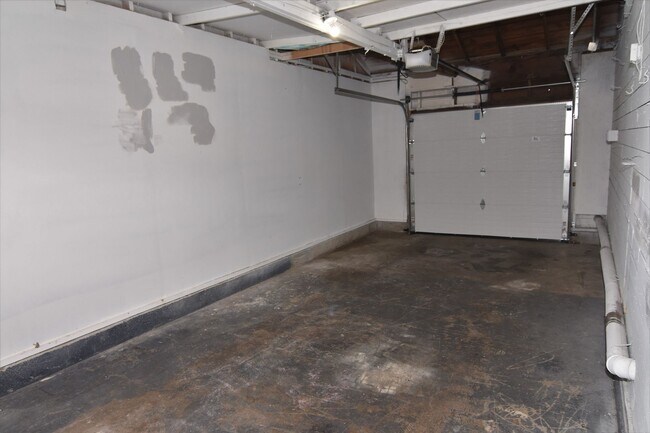 Building Photo - 5320 SE 122nd Ave