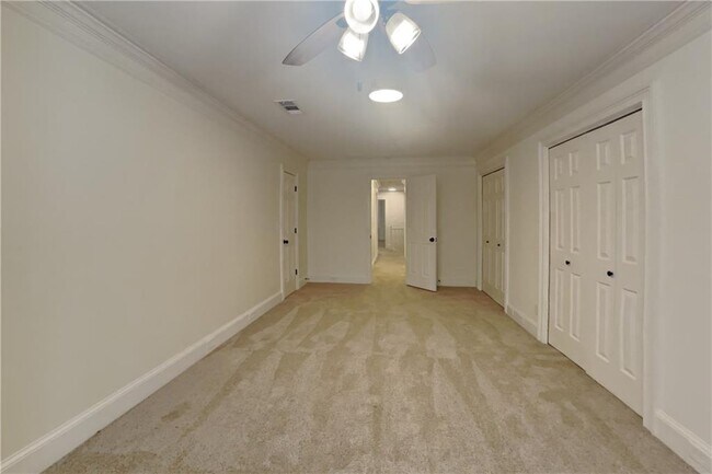 Building Photo - 5340 Bannergate Dr