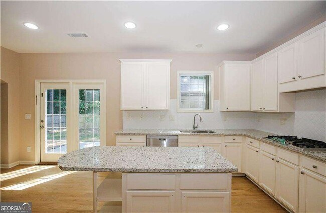 Building Photo - 6614 Mimosa Cir