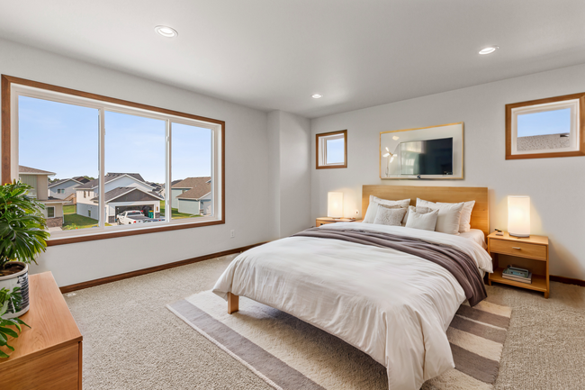 Building Photo - 4-bedroom, 3-bathroom South Fargo Single-F...