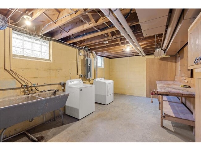 Building Photo - 4901 Larkspur Ln