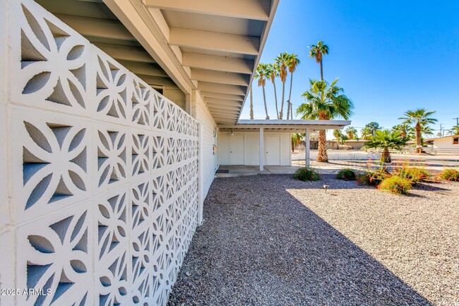 Building Photo - 421 N Evergreen St