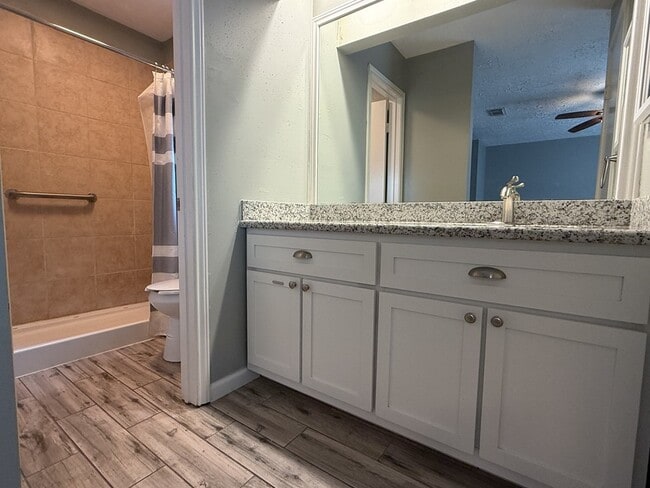 Building Photo - 306 Flora Vista Dr