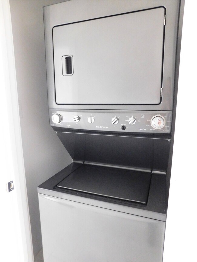 Building Photo - 7002 S Hall St