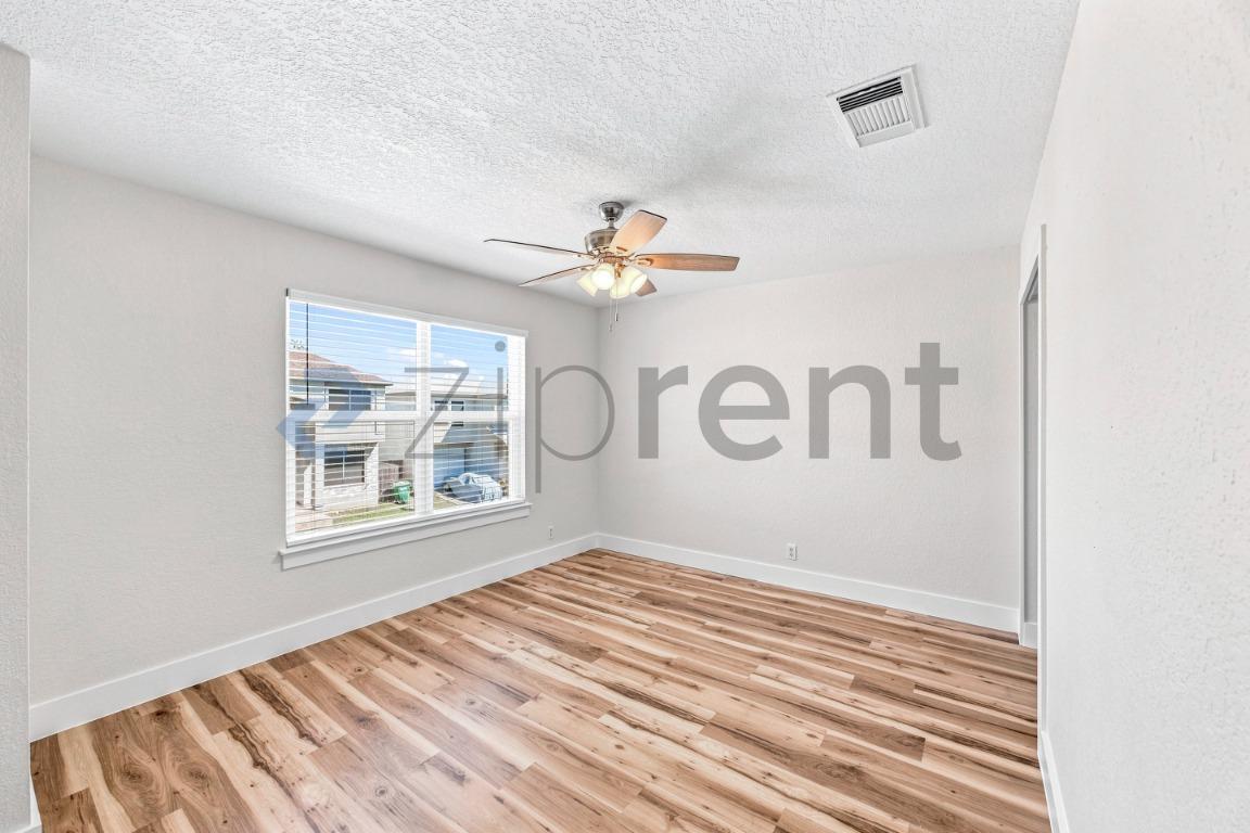 Building Photo - Unit