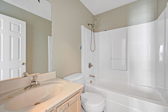 Building Photo - Move-In Ready 3B/2B Nashville Home!