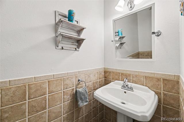 Building Photo - 1064 Fairway Ct