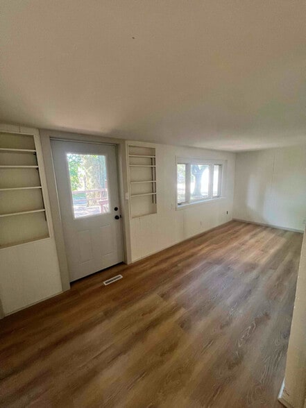 Building Photo - 609 Sydney Ave