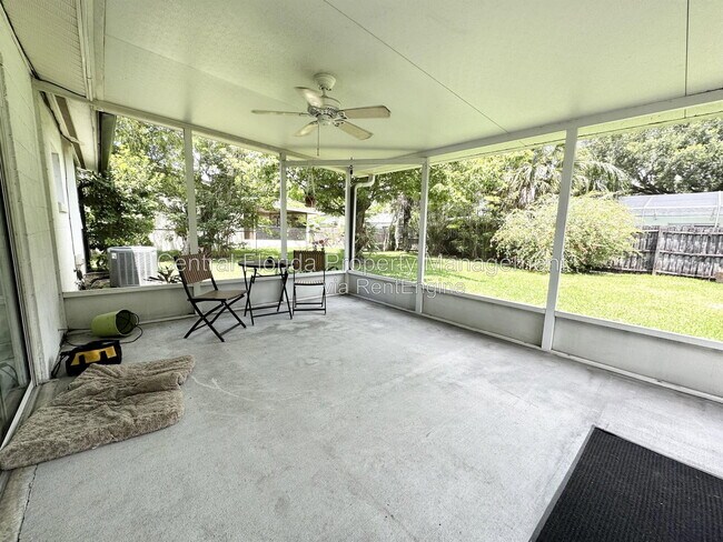 Building Photo - 3137 Thistlehill Dr