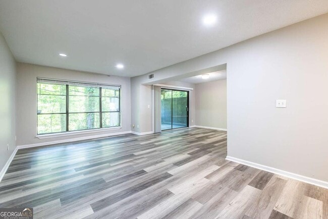 Building Photo - 1010 Mariners Ct