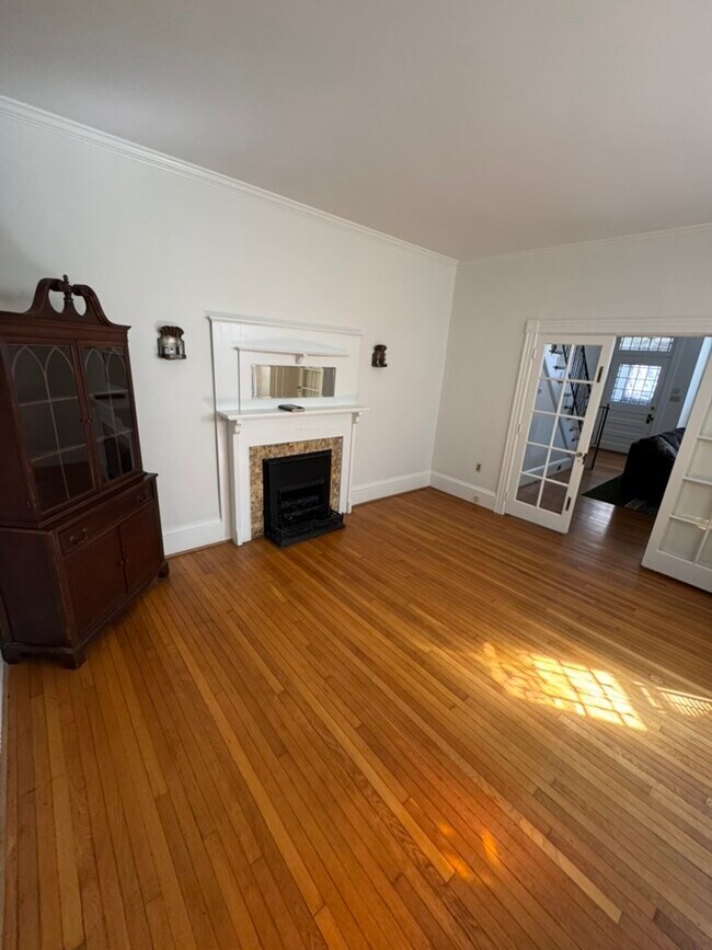 Building Photo - 126 College Ave