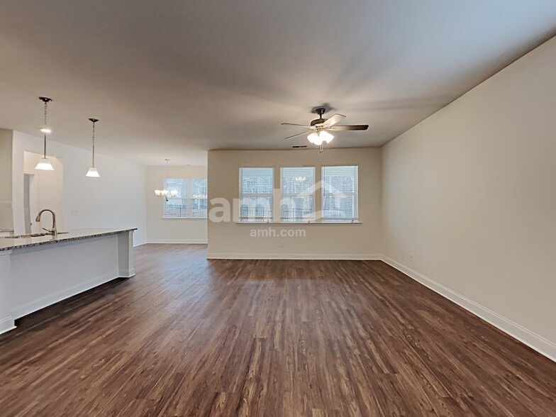 Building Photo - 502 Cash Cir