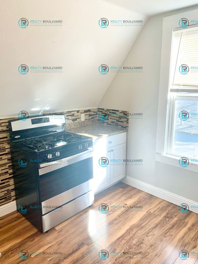 Building Photo - 1 Bedroom 1 Bath -Cozy & Convenient Living close to UNR, Downtown Reno and Freeway Access!