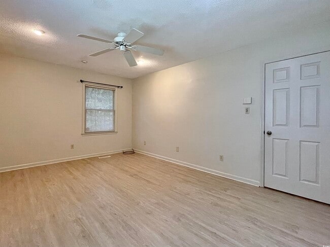 Building Photo - 219 Green Lake Dr