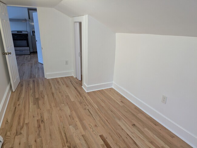 Building Photo - 64 Liberty St