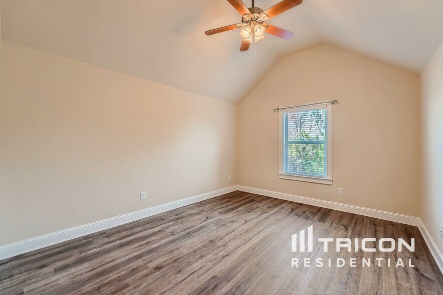 Building Photo - 296 Prescott Dr