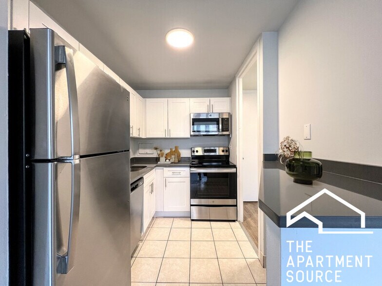 Primary Photo - 1344 N Dearborn St