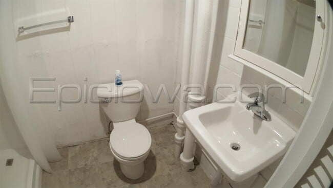 Building Photo - 2237 C Ave NW