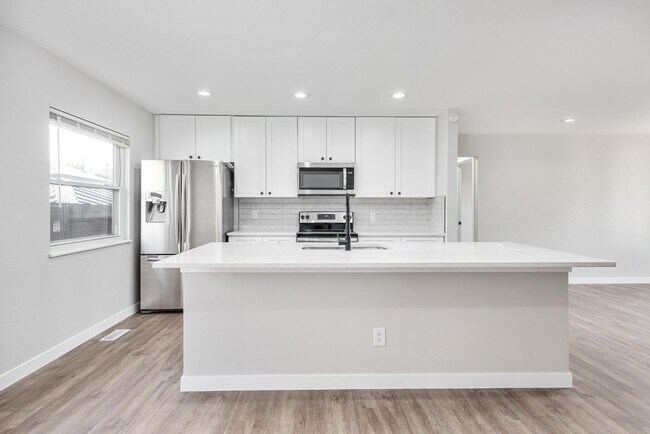 Building Photo - 18912 E Kansas Dr