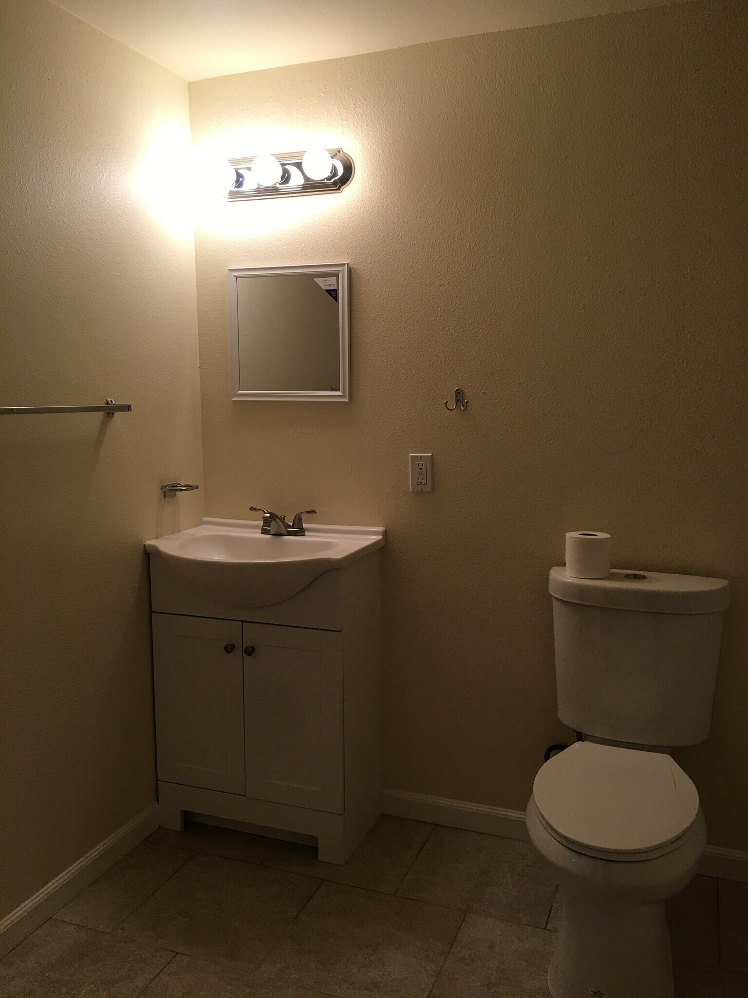 Building Photo - 16840 Bell Ave