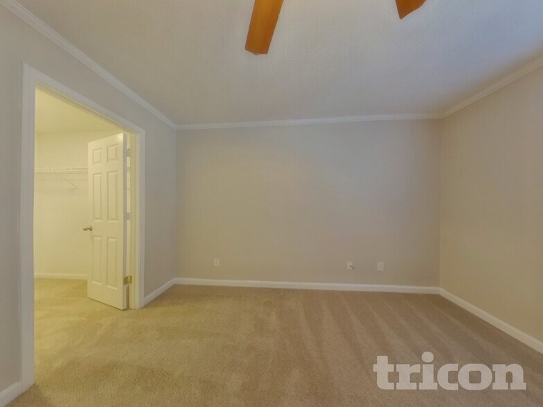 Building Photo - 6238 Leverett Dr