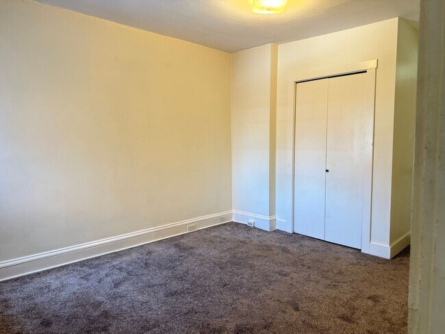 Building Photo - 319 N Charlotte St