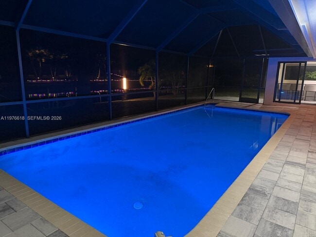 Building Photo - 103 Tropicana Dr