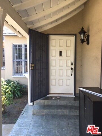 front door - 4026 Ingraham St