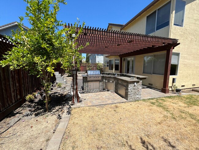 Building Photo - 3199 Alpine Dr