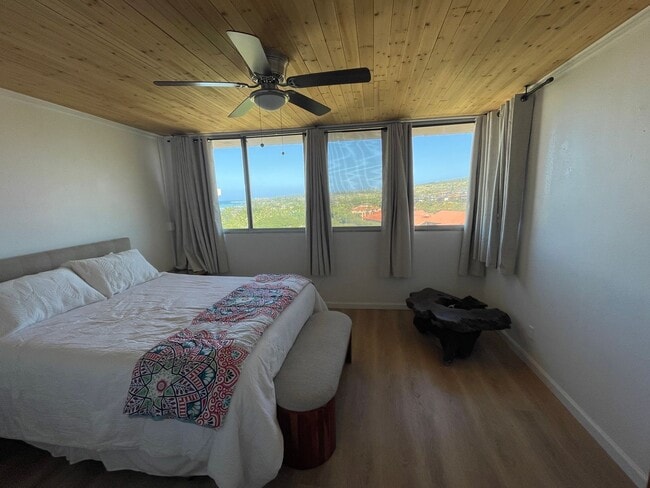 Building Photo - Royal Kahana Top Floor 2 bed/2bath