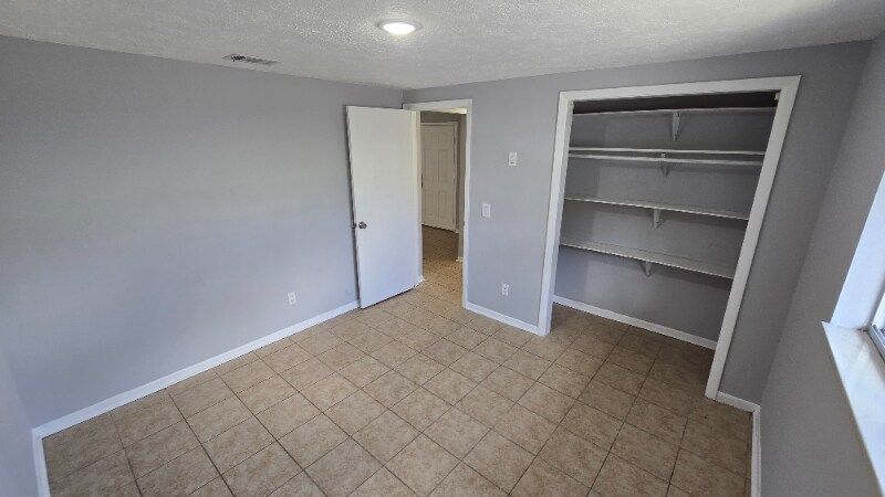 Building Photo - 825 Bradley Cir