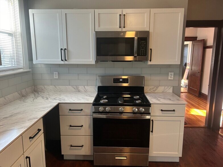 Building Photo - 21 Walter St