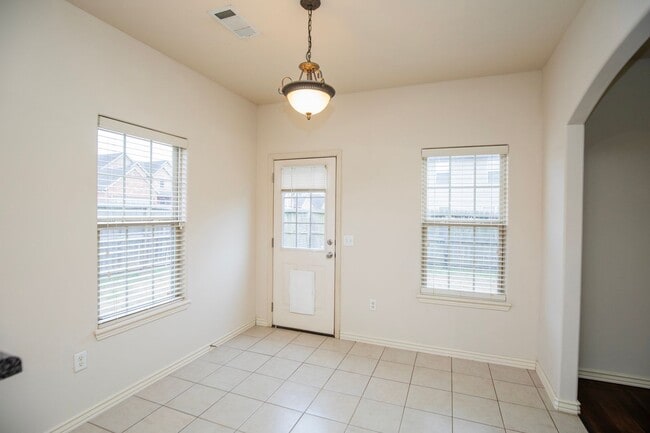 Building Photo - ***300 Copper Oaks***