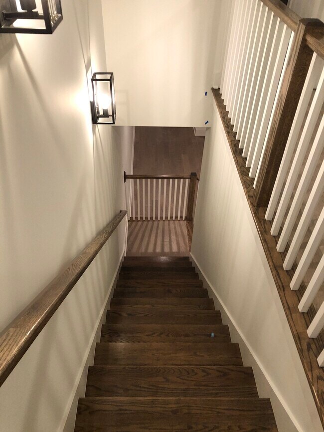 Building Photo - 924 Caruthers Ave