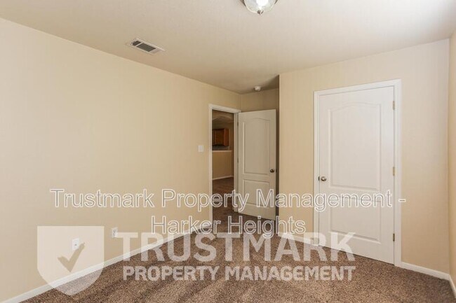 Building Photo - 411 Brittney Way