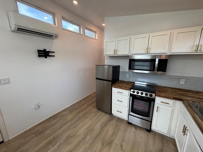 Building Photo - 1002 Spanish Oak Trail