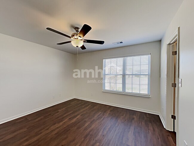 Building Photo - 4204 Birch Dr