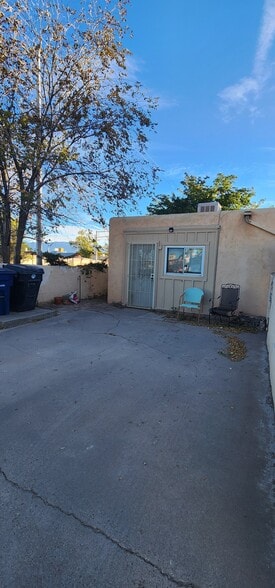 Building Photo - 631 Lafayette Dr NE