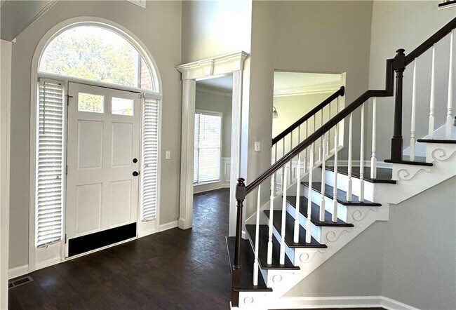 Building Photo - 2020 Bentwood Ct
